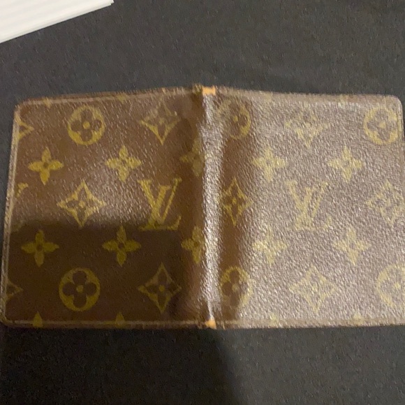 Louis Vuitton Vintage Monogram Canvas Bi-Fold Wallet - Picture 13 of 16